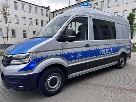 zdjęcie radiowozu policyjnego lub symboliki policji z KPP w Wołowie