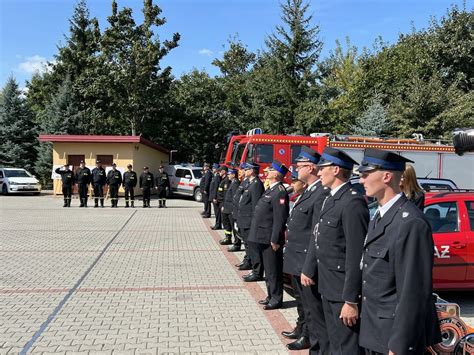 zdjęcie z uroczystego przekazania sprzętu ratowniczego dla OSP w Gminie Zielonki