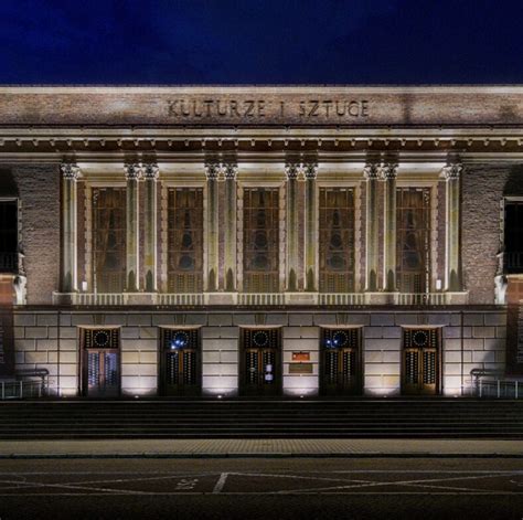 Zdjęcie przedstawiające salę Domu Kultury wypełnioną gośćmi podczas przemówień.