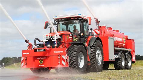 Traktor strażacki John Deere Einsatz-Traktor z zamontowanym zbiornikiem wody