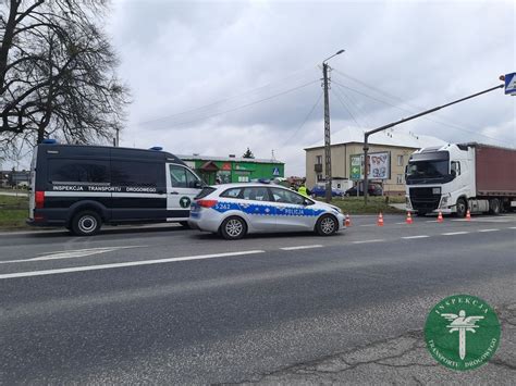Scena wypadku drogowego z udziałem pieszego w Kocudzy