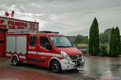 Historyczne zdjęcie strażnicy OSP Prawda po modernizacji