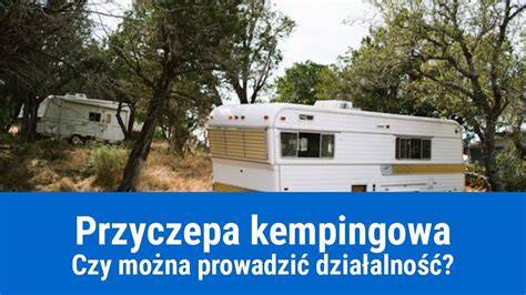 Zdjęcie przedstawiające ogień w mobilnym domu lub przyczepie kempingowej