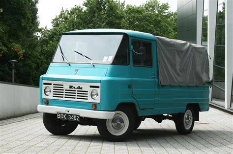 Zdjęcie przedstawiające prototyp lub wczesny model samochodu Żuk A 03 typu pick-up