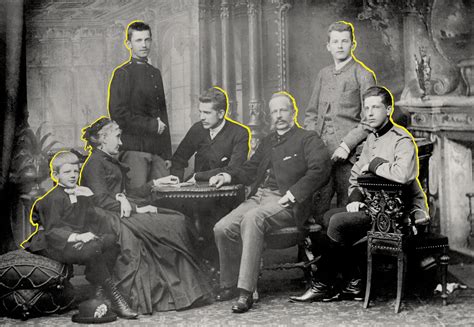 Schematyczny przekrój historyczny pożarów w Piotrkowie Trybunalskim z zaznaczeniem kluczowych dat i ich skutków.