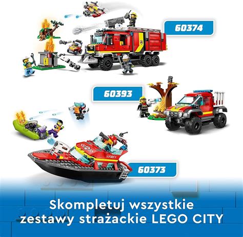 Zdjęcie łodzi straży pożarnej LEGO City 60213 z armatką wodną i podniesionym silnikiem