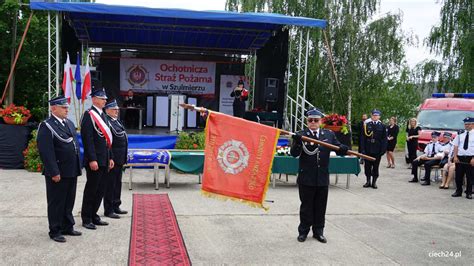 Zdjęcie historycznego sztandaru OSP Rozbórz