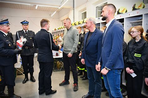 Zdjęcie przedstawiające Małgorzatę Domagałę podczas spotkania OSP lub oficjalnej uroczystości