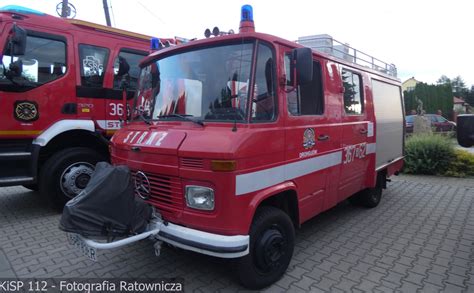 zdjęcie nowoczesnego wozu OSP Cisie, np. Mercedes-Benz 508D