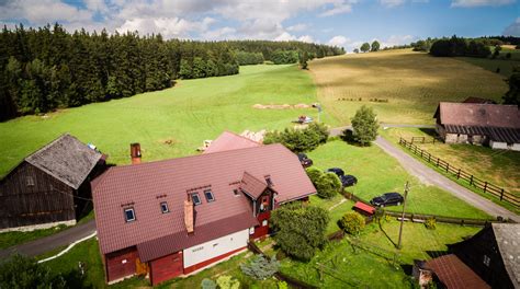 Zdjęcie spalonego kompleksu agroturystycznego 