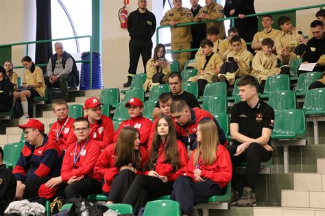 Zdjęcie drużyn uczestniczących w Turnieju Piłki Nożnej Drużyn Pożarniczych