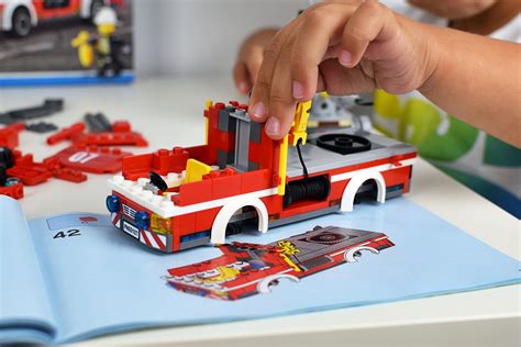 Schemat średniego wozu strażackiego z zestawu klocków Dromader