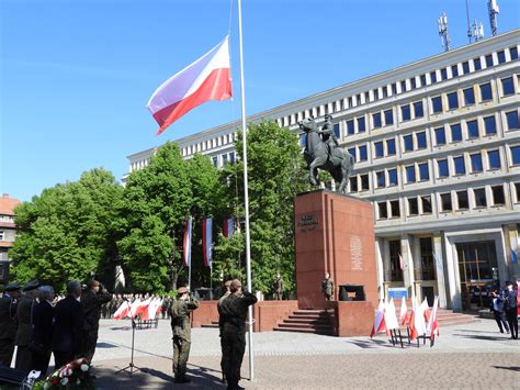 Uroczystość inauguracji kampanii edukacyjnej z udziałem przedstawicieli władz i służb