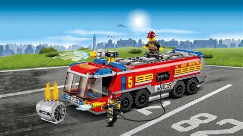Photo of LEGO City Airport Fire Truck 60061 with its features highlighted