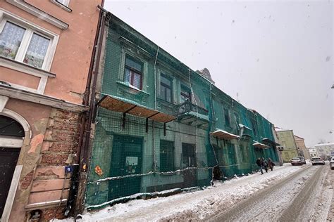 Zniszczona opuszczona kamienica po pożarze, Żyrardów