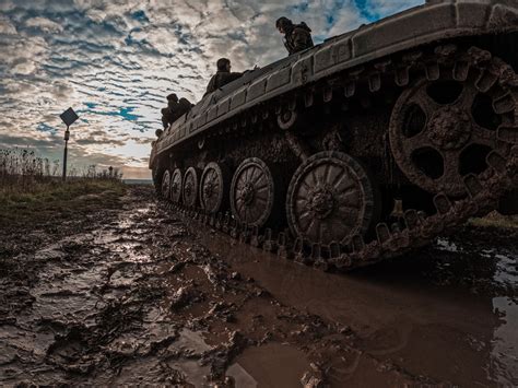 Zdjęcie pozostałości bunkrów obserwacyjnych na poligonie w Orzyszu