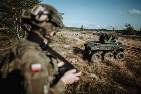 Zdjęcie żołnierzy Bundeswehry podczas ćwiczeń na poligonie w Orzyszu