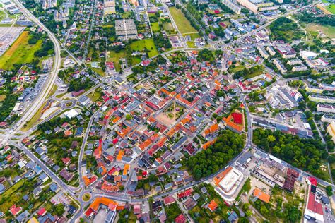 Zdjęcie z lotu ptaka przedstawiające zniszczenia po pożarze w Dąbrowie Łużyckiej