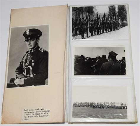 album ze zdjęciami z czasów służby strażaka na emeryturę