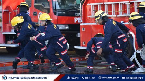 Thematic photo of firefighters competing in a sports and fire brigade competition (sztafeta or bojówka)
