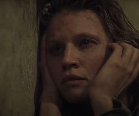 Przykład obrazu sonarowego z oznaczonym obiektem i cieniem akustycznym