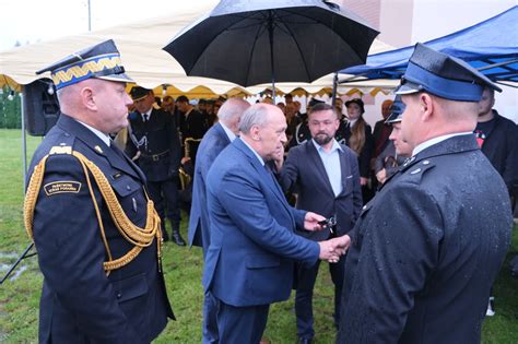 Zdjęcie z uroczystego apelu z okazji powołania nowych władz OSP w Dębicy