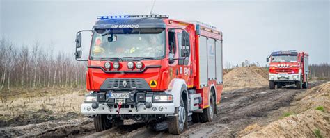 Suzuki Jimny w barwach straży pożarnej, jazda w terenie