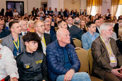 Uroczysta ceremonia otwarcia zawodów CTIF ze zniczem olimpijskim i paradą drużyn
