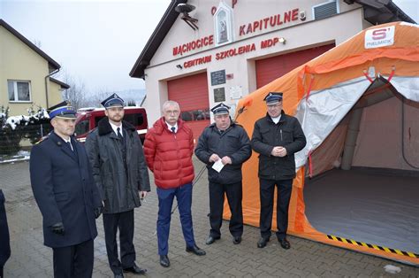 Widok na siedzibę Ochotniczej Straży Pożarnej w Mąchocicach Kapitulnych