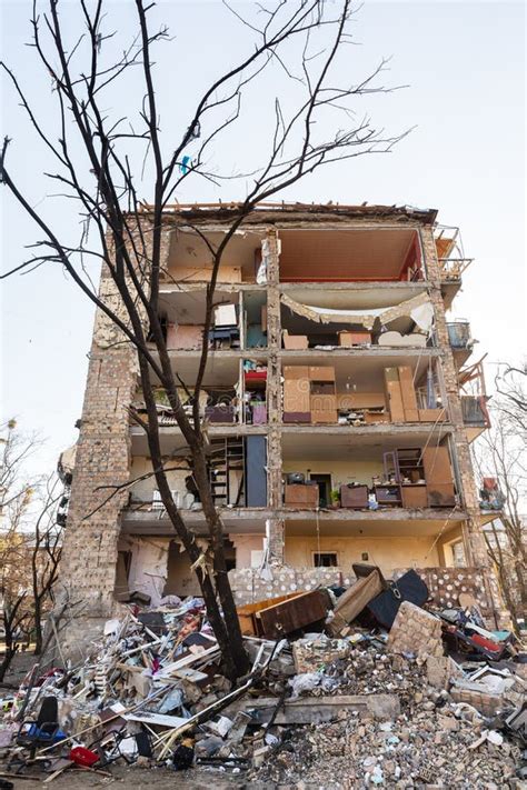 zdjęcie przedstawiające zniszczony przez pożar budynek mieszkalny