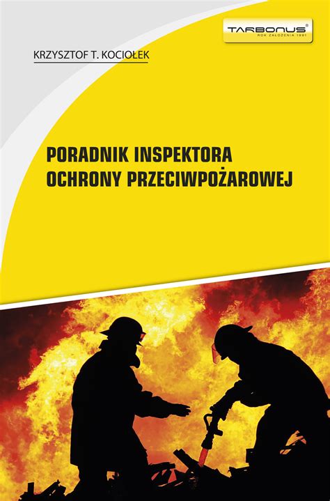 Tematyczne zdjęcie przedstawiające inspektora ochrony przeciwpożarowej podczas kontroli obiektu