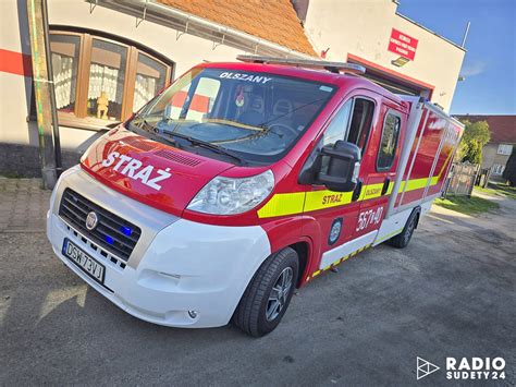 Lekki wóz ratowniczo-gaśniczy z kontenerem i masztem oświetleniowym