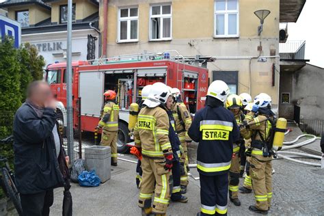 Zdjęcie akcji gaśniczej strażaków przy hotelu