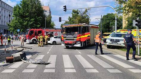 Zdjęcie zniszczonych pojazdów strażackich po kolizji w Gronowie