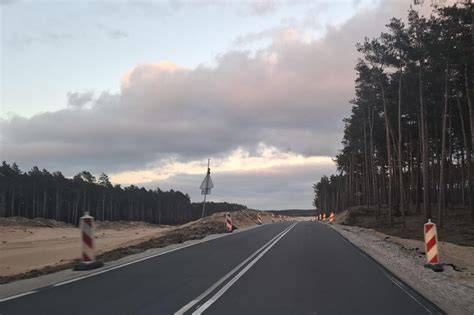 Zdjęcie oblodzonej drogi w okolicach Cibórza