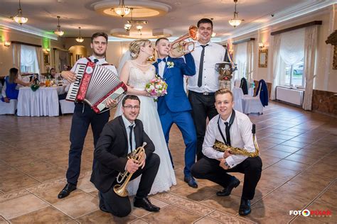 Zespół muzyczny grający na weselu