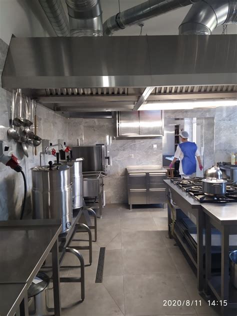 zdjęcie spalonego zaplecza kuchennego restauracji