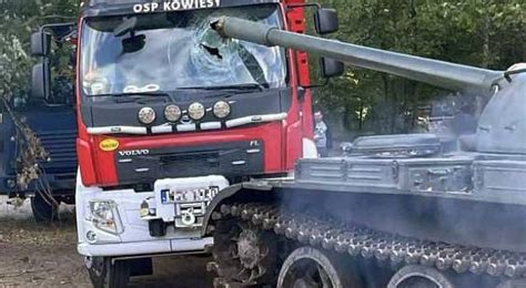 Wóz strażacki specjalizujący się w ratownictwie chemicznym.