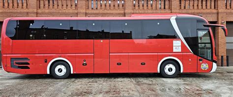 Autobus strażacki służący do transportu większej liczby osób.