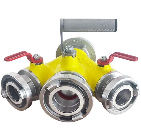 Zdjęcie profesjonalnego trójnika strażackiego z widocznymi zaworami i nasadami Storz