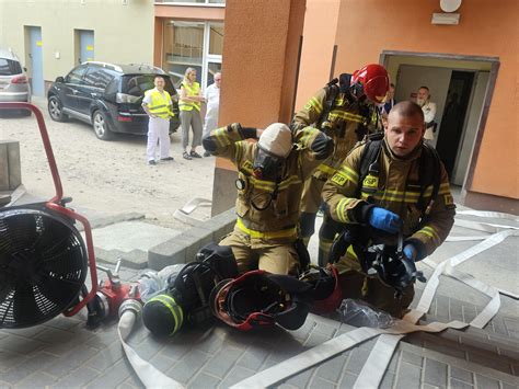 Symulacja ewakuacji z budynku policji