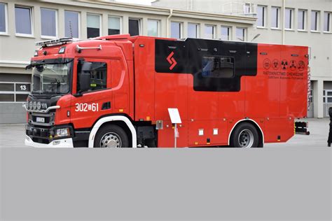 prezentacja nowych samochodów ratowniczo-gaśniczych