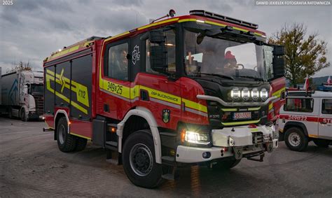 Samochód pożarniczy Scania OSP Jaktorów podczas akcji
