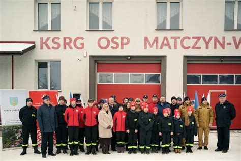 Konferencja prasowa na placu OSP Matczyn - Wojcieszyn z udziałem marszałka i wicemarszałka