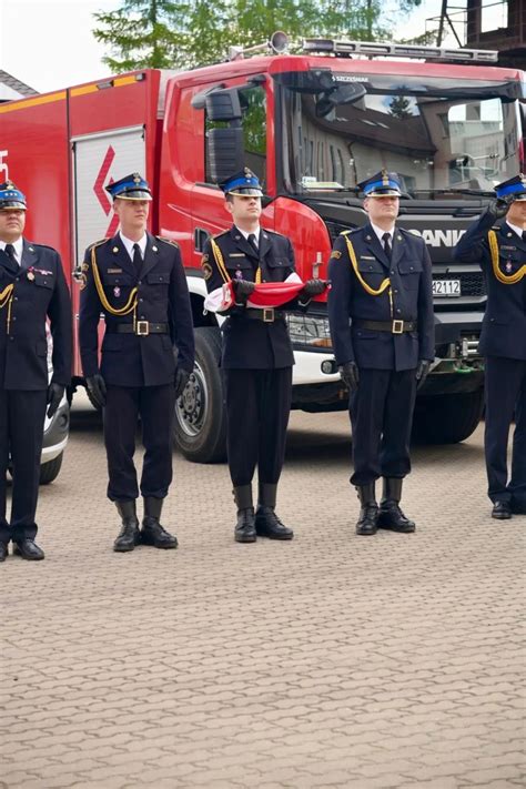 Uroczysty apel podczas Dnia Strażaka z wręczaniem odznaczeń