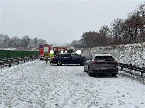 Płonący samochód na autostradzie A4 pod Wrocławiem