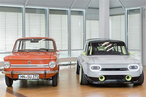 Zdjęcie Audi R8 i historycznego modelu NSU 1300 TT