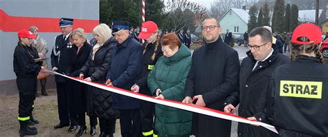 Zdjęcie wyremontowanej remizy Ochotniczej Straży Pożarnej w Kacwinie