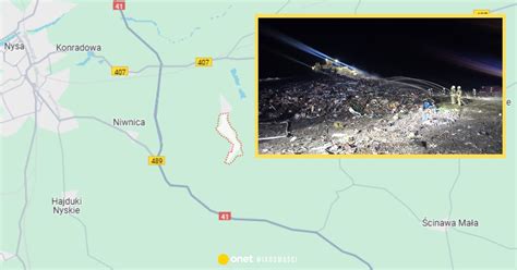 Mapa z lokalizacją pożaru składowiska odpadów chemicznych w Jakubowie, gmina Radwanice i obszarem zadymienia
