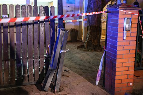 Zgromadzenie strażaków przed Archikatedrą Warszawską